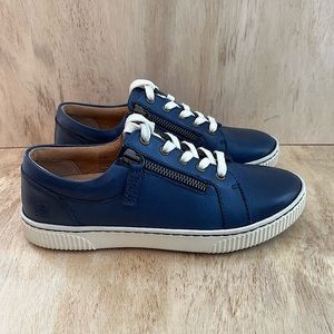 Born Women’s Paloma Casual Sneakers in Navy. Size: 6.5